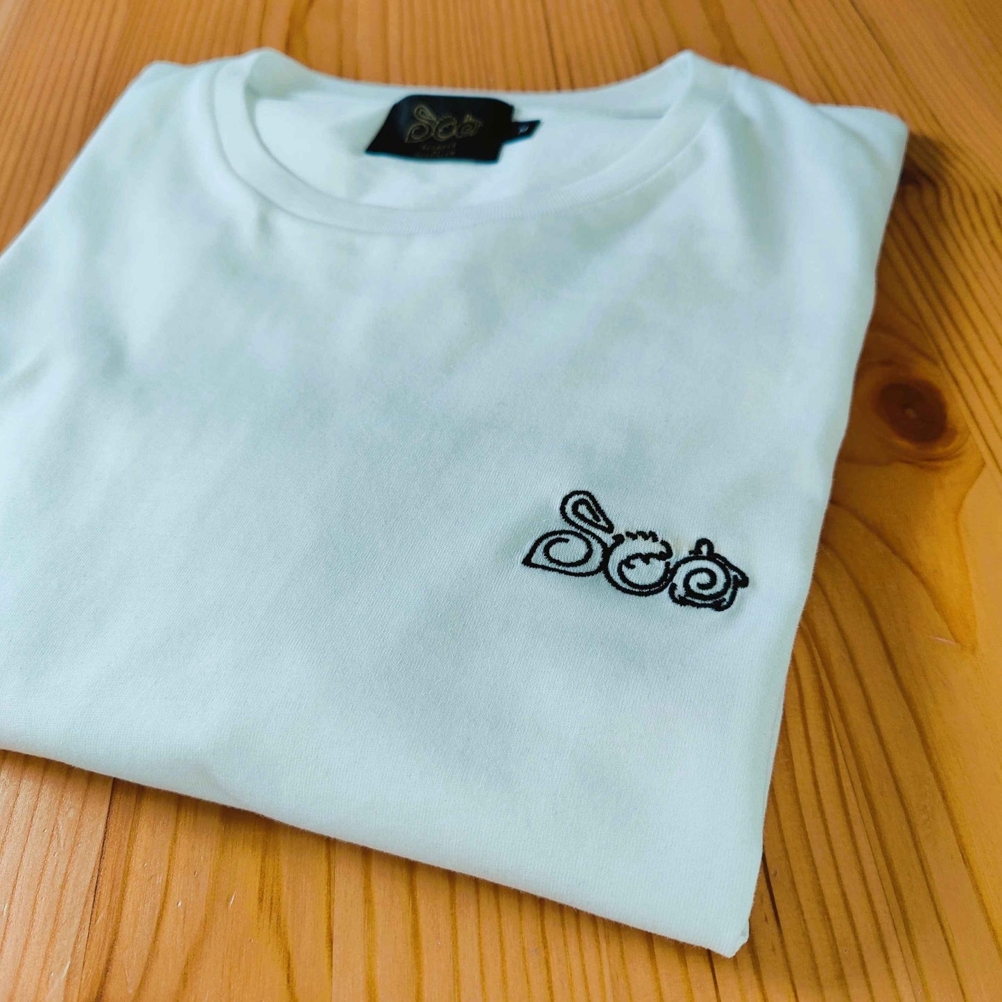 Organic Cotton T-Shirt | Embroidery | White | Unisex | Secrets of Ouanalao